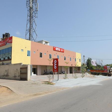 Oyo 14735 Nakshatra Grand Tirupati Exterior foto