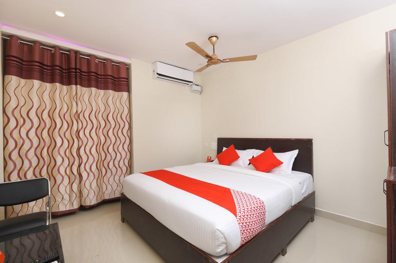 Oyo 14735 Nakshatra Grand Tirupati Exterior foto