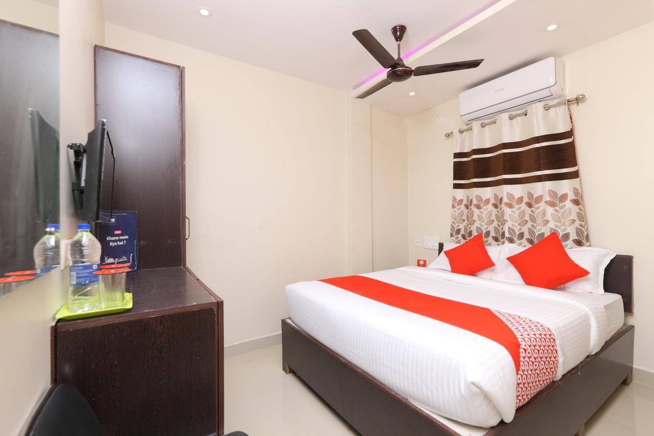 Oyo 14735 Nakshatra Grand Tirupati Exterior foto