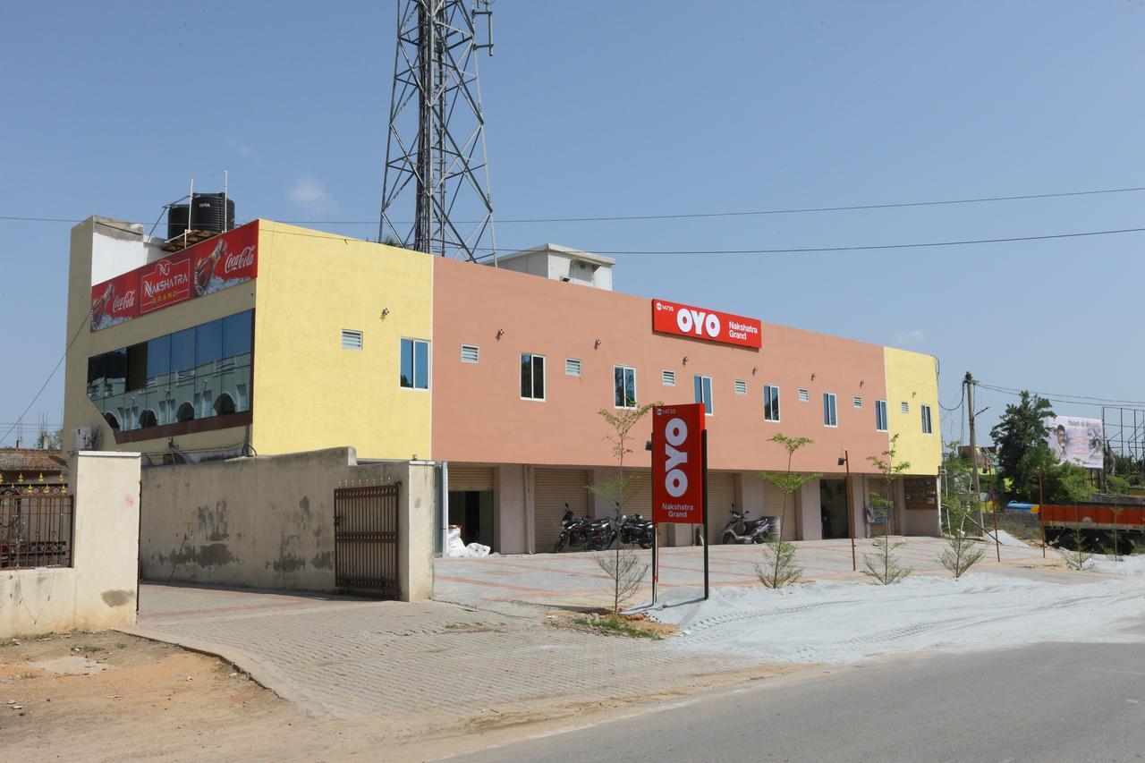 Oyo 14735 Nakshatra Grand Tirupati Exterior foto