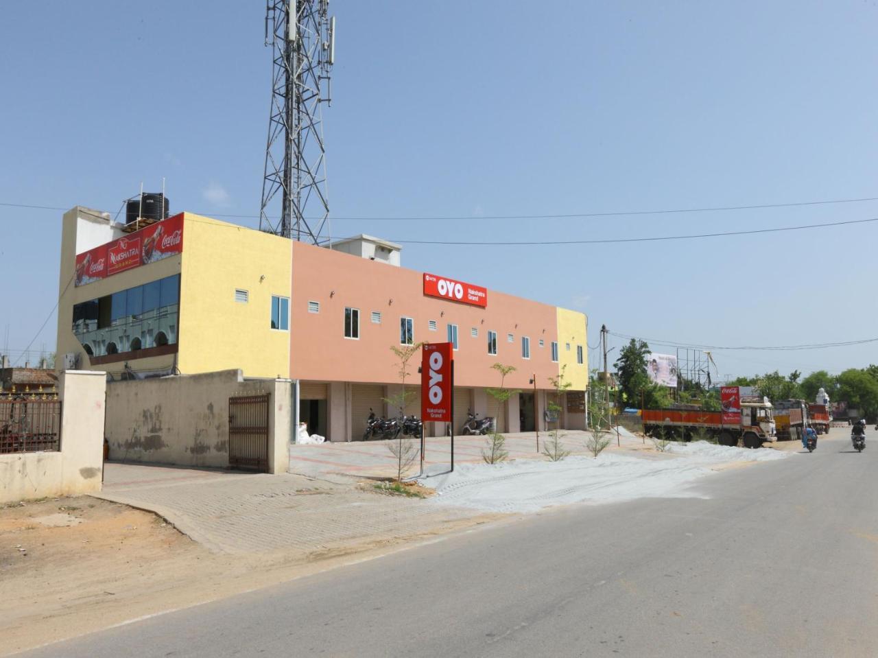 Oyo 14735 Nakshatra Grand Tirupati Exterior foto