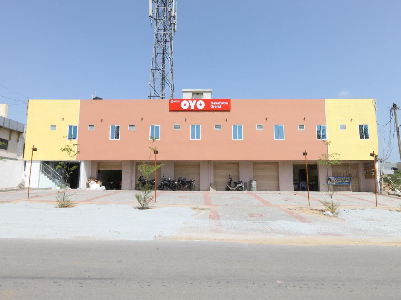 Oyo 14735 Nakshatra Grand Tirupati Exterior foto